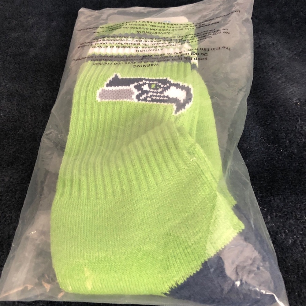 NFL SEATTLE SEAHAWKS FOR BARE FEET CREW SOCKS SZ 10-13